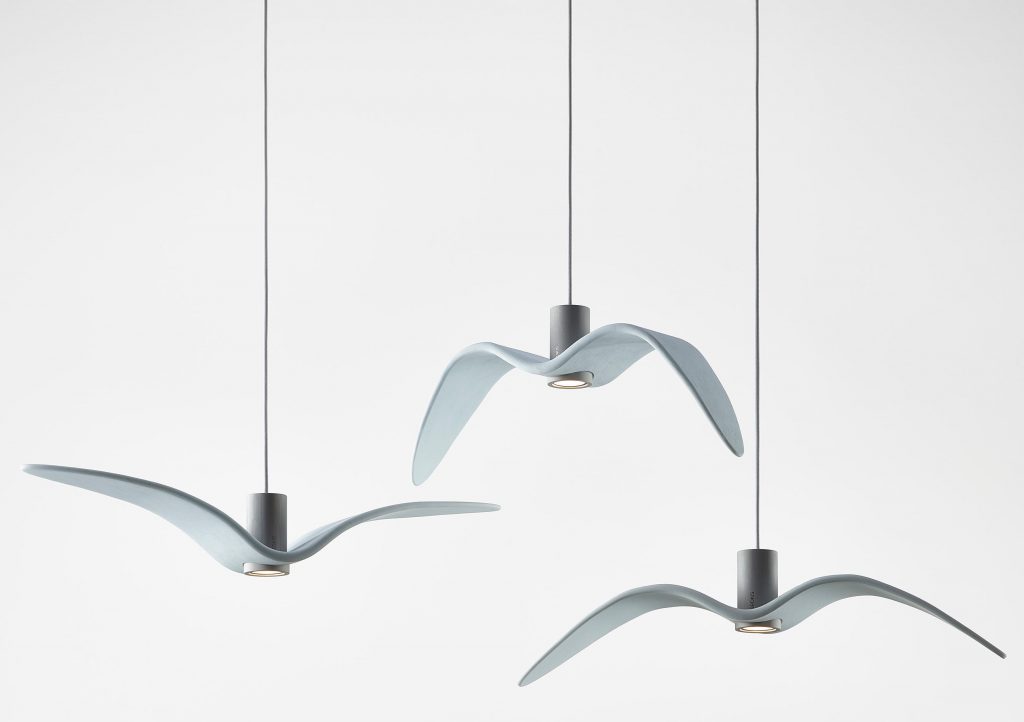 moderní svítidlo siluety letících ptáků