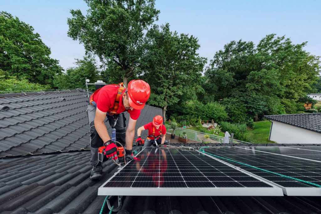 instalace fotovoltaiky na střechu